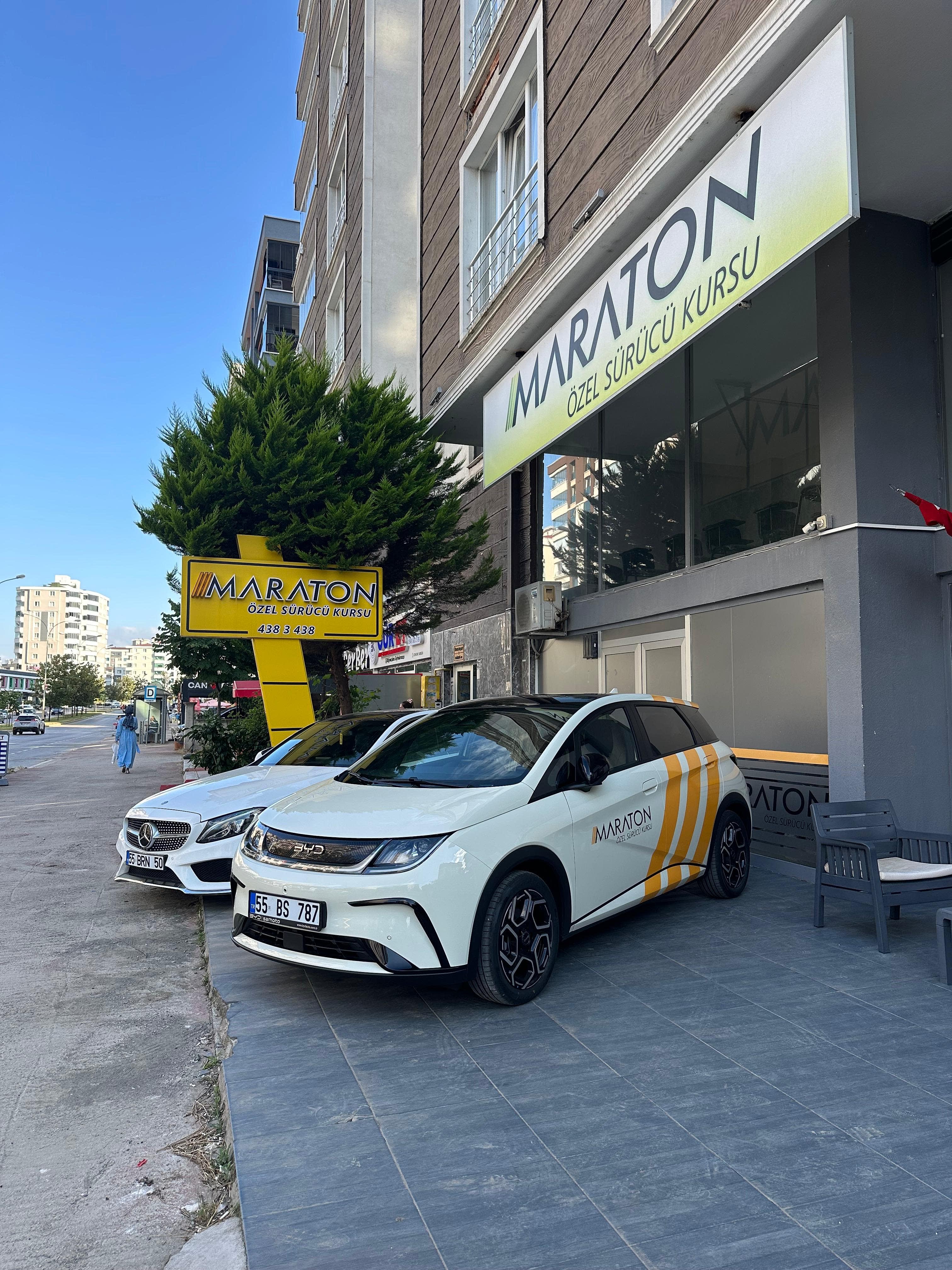 Maraton Sürücü Kursu modern eğitim sınıfı ve araçlar